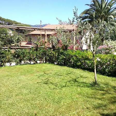 Graziosa Villetta Di Naregno A 400 Mt Dal Mare, Bel Giardino, Posto Auto E Aria Condizionata Capoliveri  Exterior photo